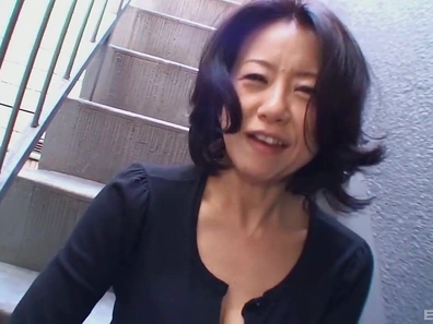 Sexy Granny Junko Sakashita Opens Up Wide for Hard Cock Action