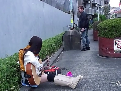 I will make an AV debut of a street musician 1