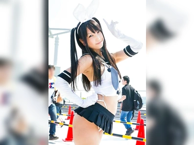 Bold Japanese Babe Shows Off Her Body Without Underwear While Pleasuring Herself