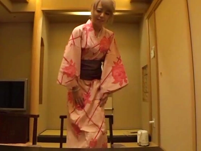 Aiba Reika in pink lingerie has steamy hot sex