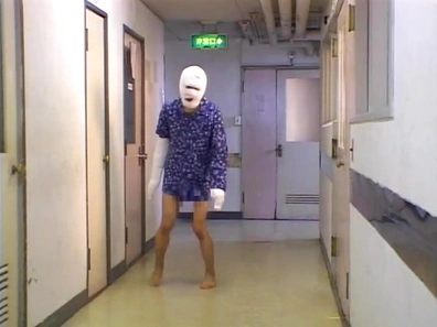 Helpful Japanese nurse deepthroats cock of her sick patient