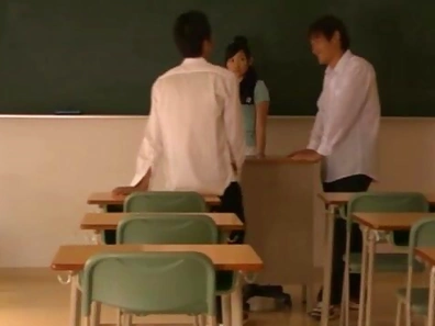 Sexy schoolgirl Nana Ogura msturbates a big cock with her feet.